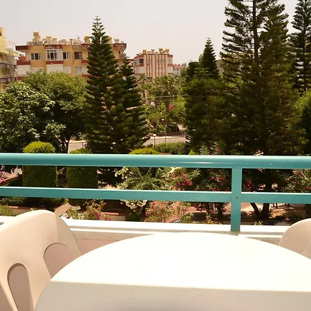 Aparthotel Lila 2*