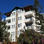 Ξενοδοχείο με διαμερίσματα Lila 2*