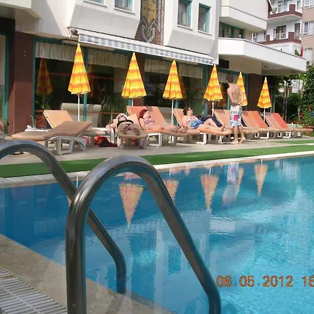 Apartmanhotel Lila 2*