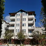 מלון דירות Lila 2*