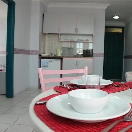 Apartmanhotel Lila 2*