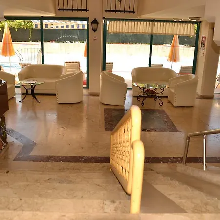 Lila Aparthotel 2*