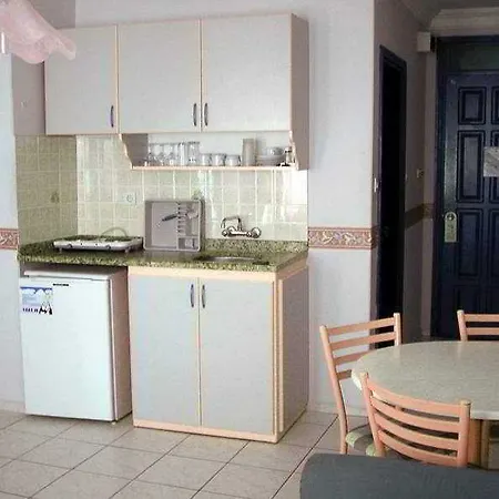 Lila Aparthotel 2*